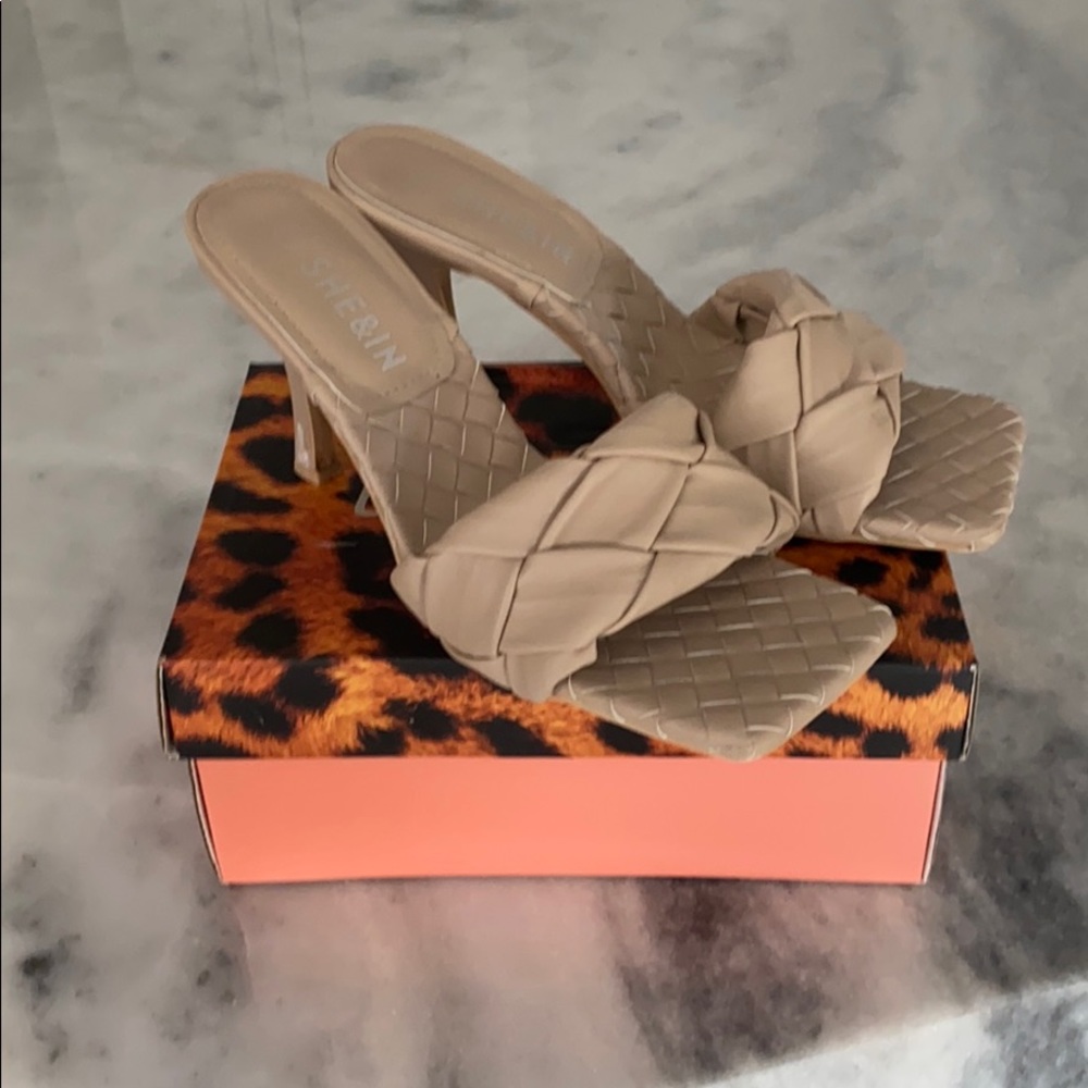 Nude Mules